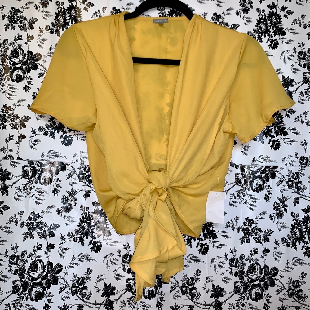 NWT CHARLOTTE RUSSE yellow crop top